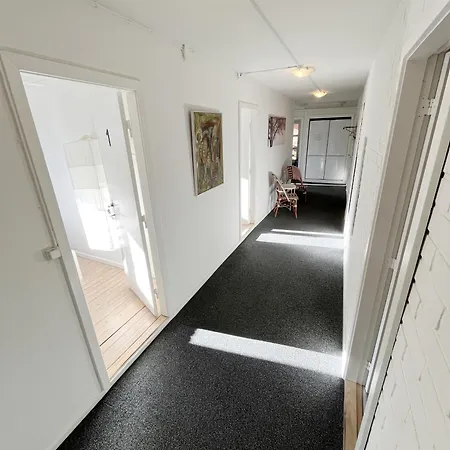 Large Double With Free Parking 度假居